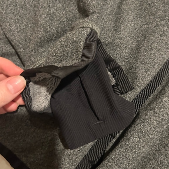 Ivivva by Lululemon Jacket EXTREMELY SOFT with thumb holes and 4 pockets and - Picture 6 of 7